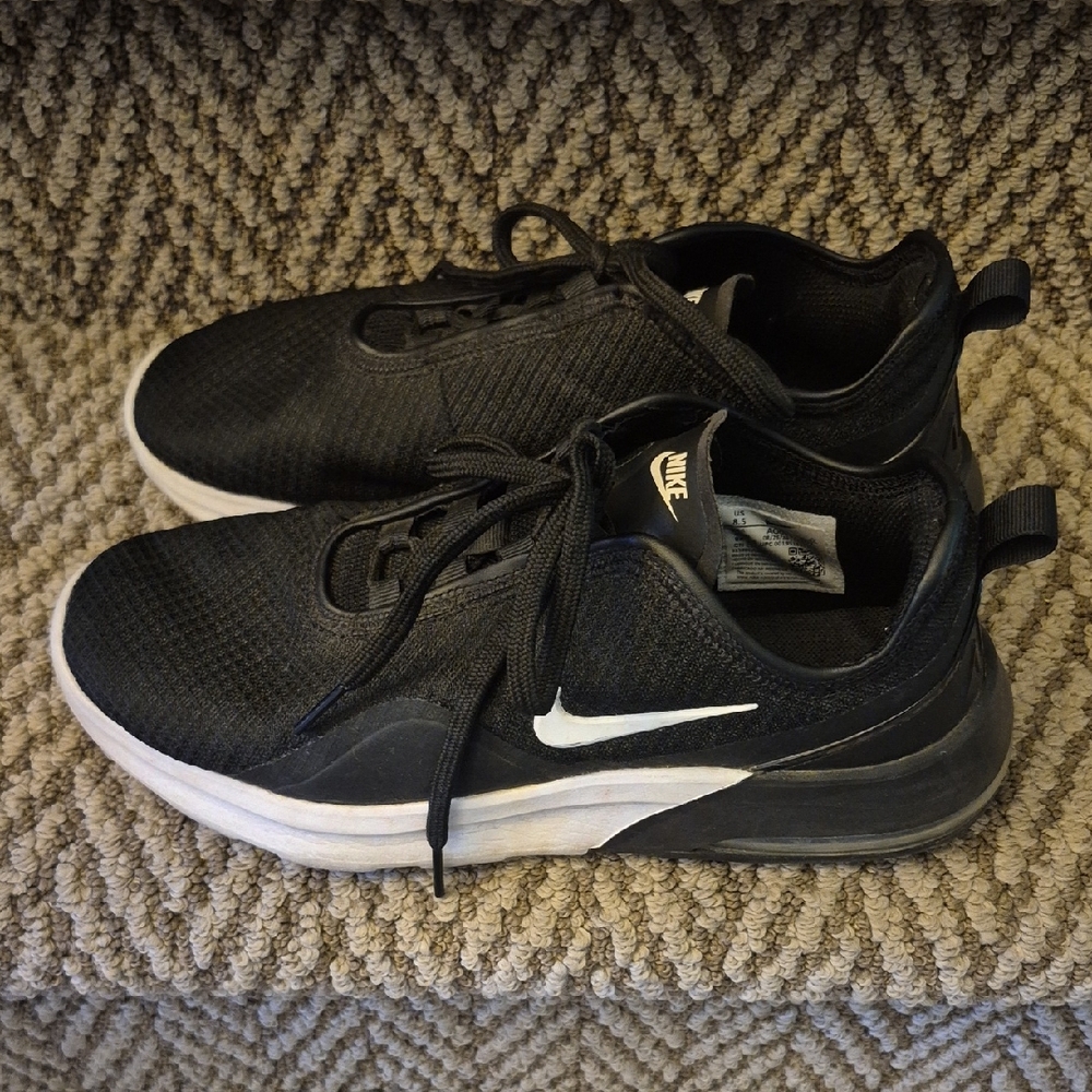 Nike Air Max Motion 2 Women's Sneakers